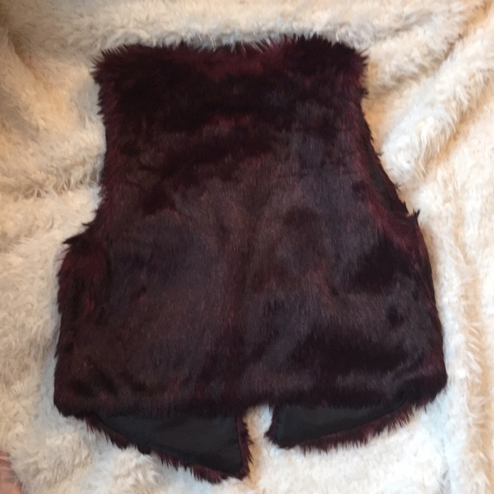 Burgundy faux fur vest Size Large - Picture 3 of 3